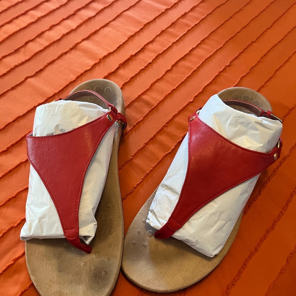 Vionic Red Leather Thong Sandals